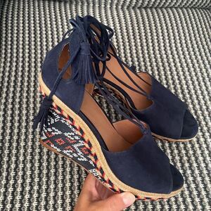Cabi Isla wedge blue suede Aztec ankle tie up sandal women’s shoe size 9